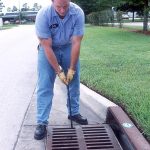 Grate Hook in action